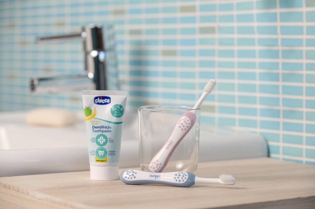 chicco Οδοντόβουρτσα Ροζ Λιλά Για 6 36 Μηνών Κωδ. 80 12081 00